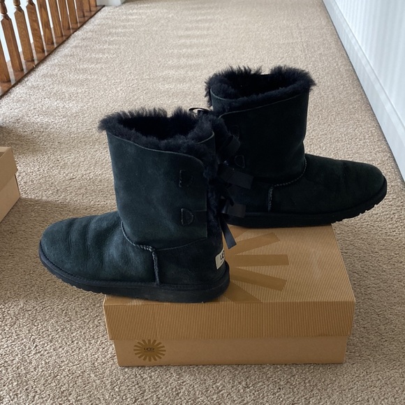 “Ugg Australia” K Bailey Bow, black boot; size6 - Picture 10 of 16